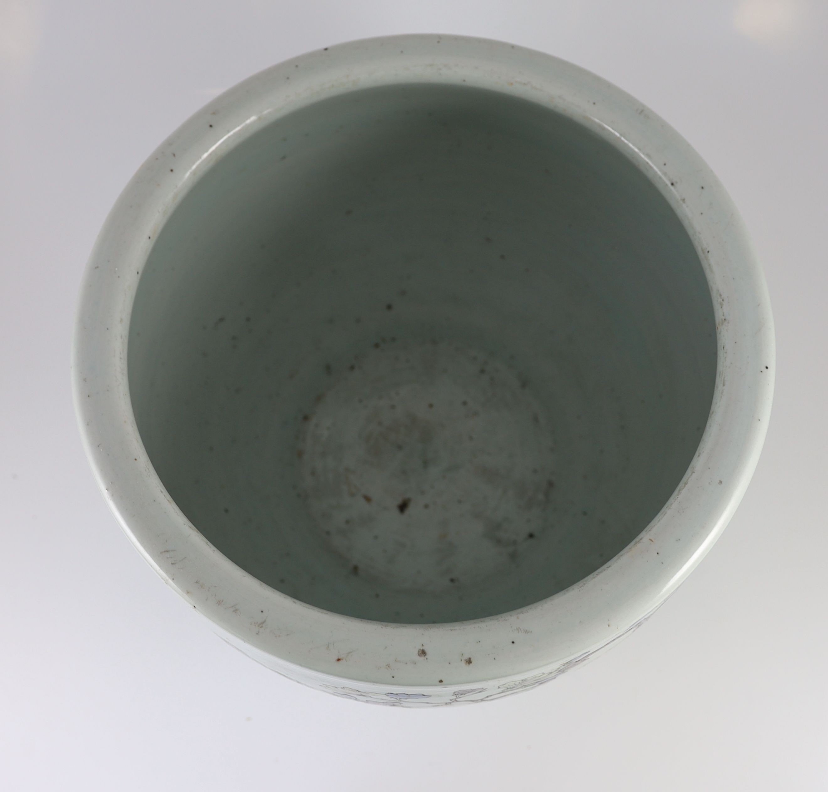 A Chinese famille verte jardiniere or fishbowl, late 19th century, 30.5 cm high, 38 cm diameter